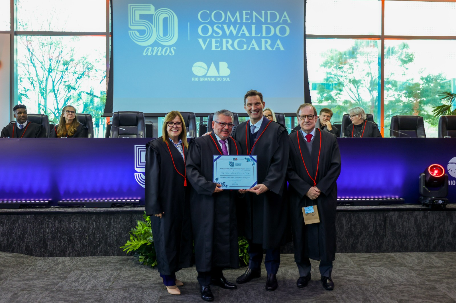 Registro fotográfico da homenagem à Comenda Oswaldo Vergara — foto 2